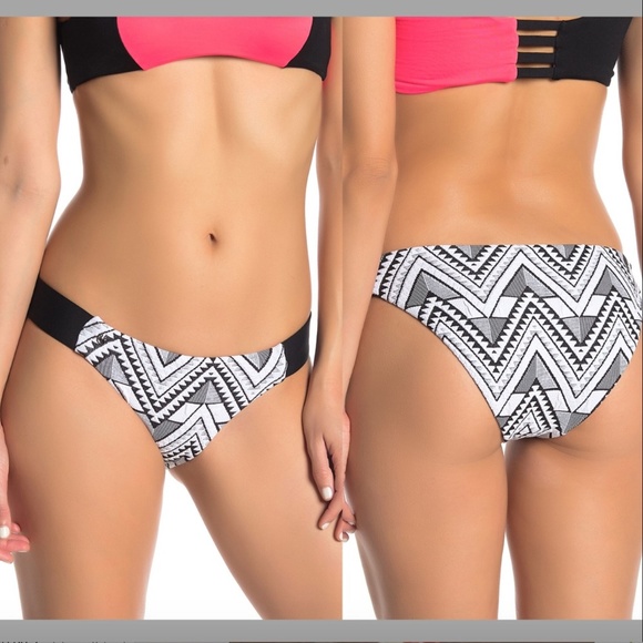 NWT $56 Maaji Signature Reversible Cheeky Bikini Bottoms [ SZ Medium ]‎ - Picture 1 of 8